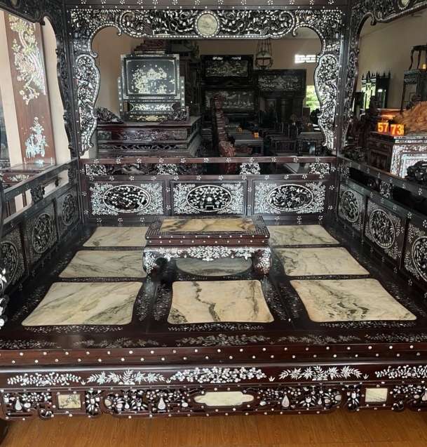 GIƯỜNG LONG SÀN CÂY GỖ MẬT (GỖ GỤ)