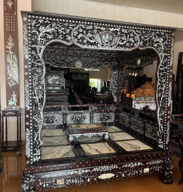 GIƯỜNG LONG SÀN CÂY GỖ MẬT (GỖ GỤ)